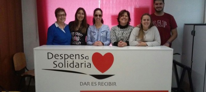 Donación de alimentos recogidos por iniciativa del Movimiento Juvenil Salesiano de Alicante